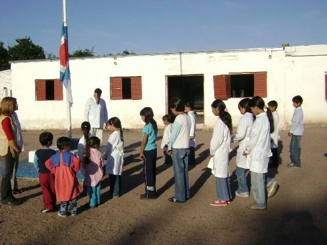Docentes y estudiantes durante una jornada educativa