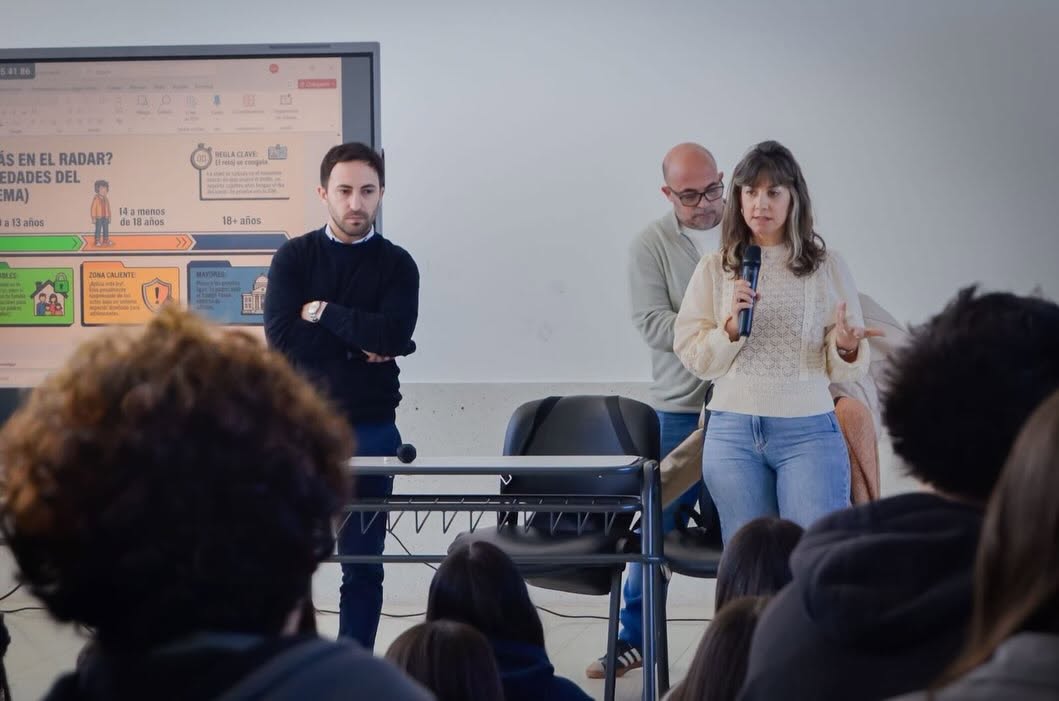 Estudiantes durante la jornada de concientización sobre adolescencias y responsabilidad penal juvenil