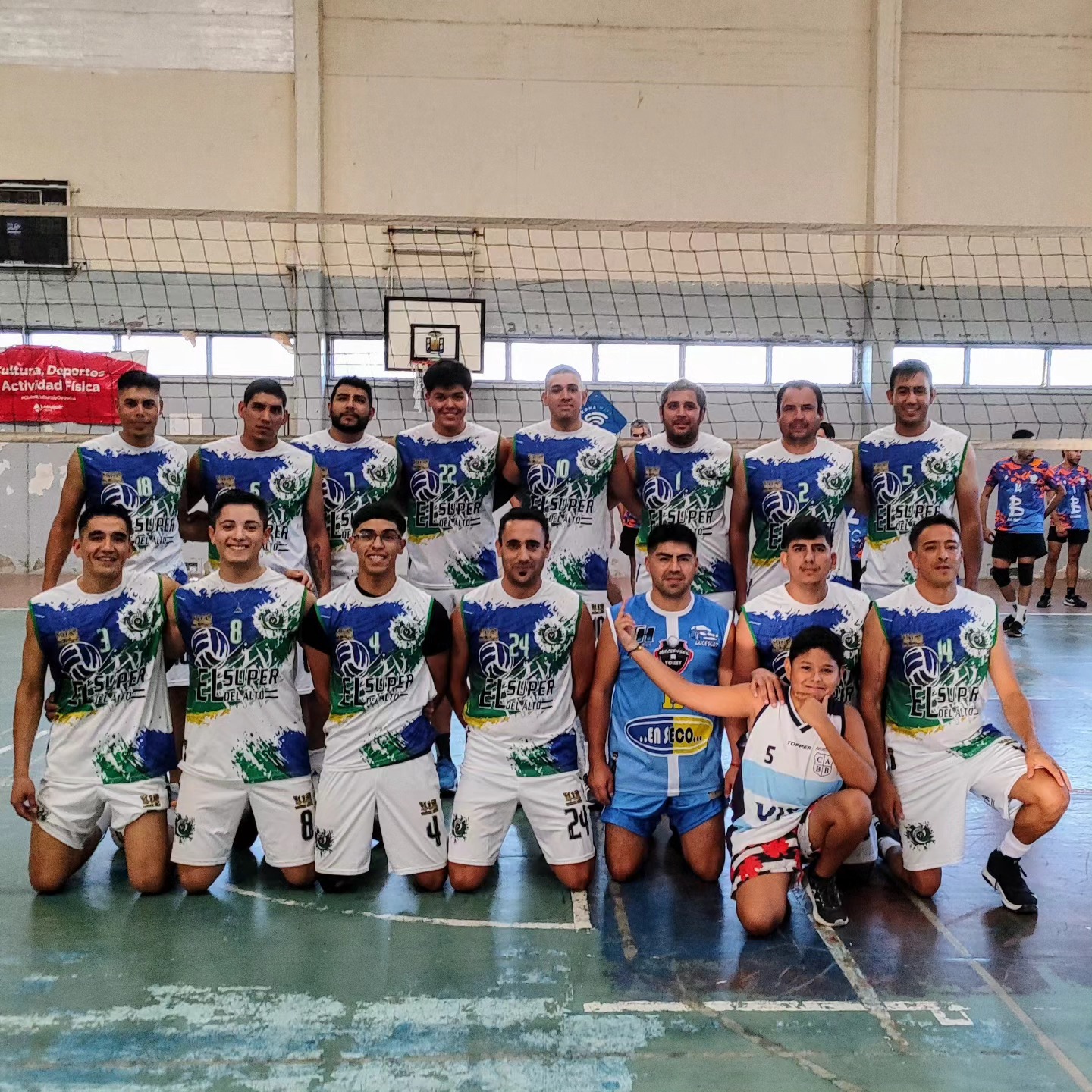 El equipo Huecuenses de vóley
