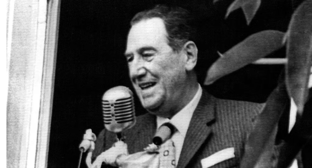 Fotografía histórica de Juan Domingo Perón durante un acto oficial.