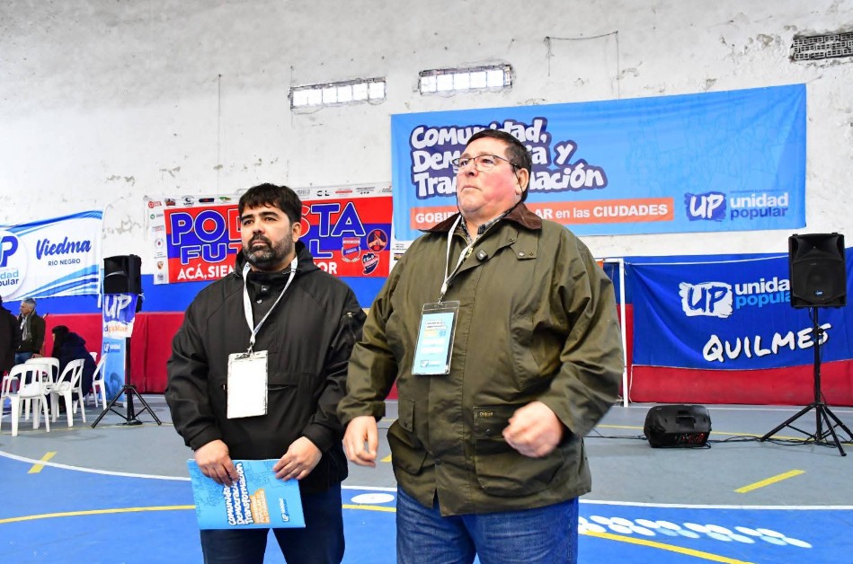 Los concejales Walter Zozaya y Martín Sepúlveda presentan el proyecto de emergencia energética en el Concejo Deliberante de Rincón de los Sauces.